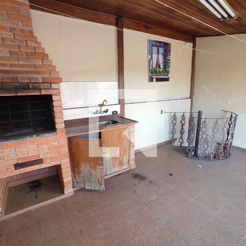 Casa à venda com 214m², 3 quartos e 2 vagas Casa à venda com 214m², 3 quartos e 2 vagasChurrasqueira