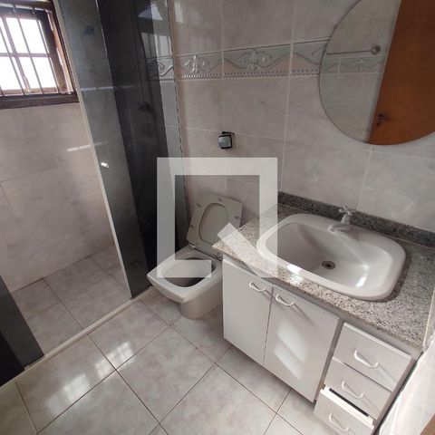 Casa à venda com 214m², 3 quartos e 2 vagas Casa à venda com 214m², 3 quartos e 2 vagasBanheiro