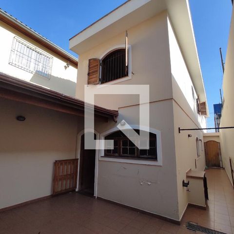 Casa à venda com 214m², 3 quartos e 2 vagas Casa à venda com 214m², 3 quartos e 2 vagasQuintal fundos