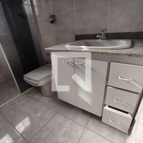 Casa à venda com 214m², 3 quartos e 2 vagas Casa à venda com 214m², 3 quartos e 2 vagasBanheiro
