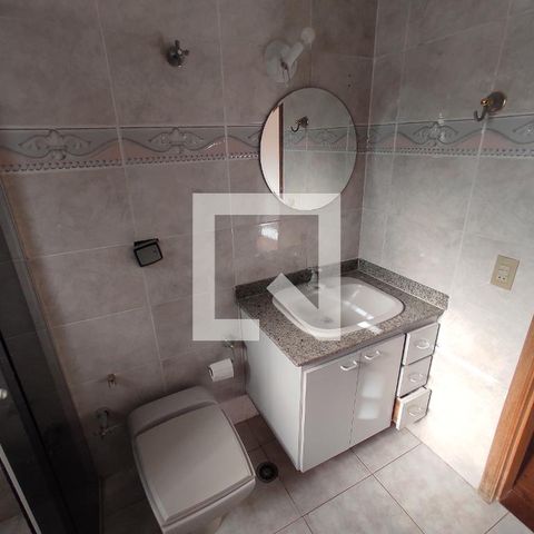 Casa à venda com 214m², 3 quartos e 2 vagas Casa à venda com 214m², 3 quartos e 2 vagasBanheiro