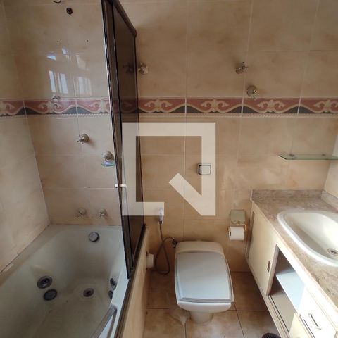 Casa à venda com 214m², 3 quartos e 2 vagas Casa à venda com 214m², 3 quartos e 2 vagasSuíte
