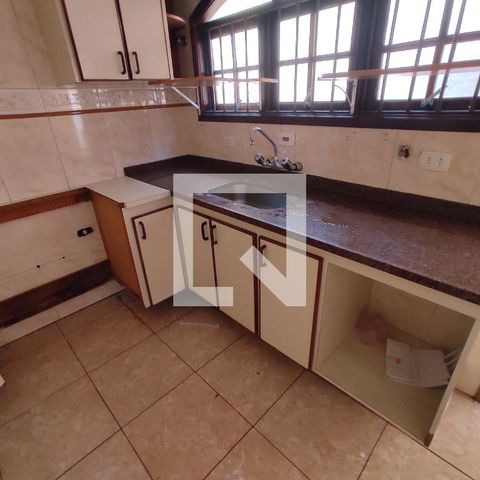 Casa à venda com 214m², 3 quartos e 2 vagas Casa à venda com 214m², 3 quartos e 2 vagasCozinha