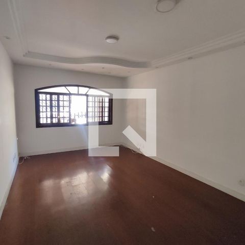 Casa à venda com 214m², 3 quartos e 2 vagas Casa à venda com 214m², 3 quartos e 2 vagasSala