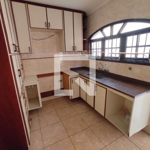 Casa à venda com 214m², 3 quartos e 2 vagas Casa à venda com 214m², 3 quartos e 2 vagasCozinha