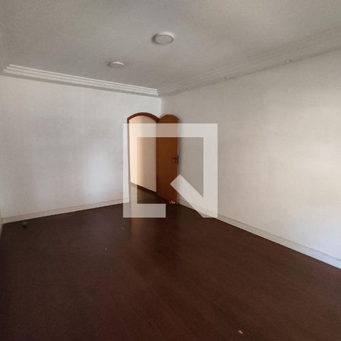 Casa à venda com 214m², 3 quartos e 2 vagas Casa à venda com 214m², 3 quartos e 2 vagasSala