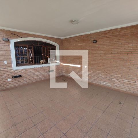 Casa à venda com 214m², 3 quartos e 2 vagas Casa à venda com 214m², 3 quartos e 2 vagasGaragem