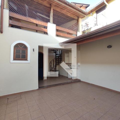 Casa à venda com 214m², 3 quartos e 2 vagas Casa à venda com 214m², 3 quartos e 2 vagasQuintal fundos
