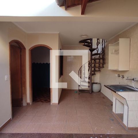 Casa à venda com 214m², 3 quartos e 2 vagas Casa à venda com 214m², 3 quartos e 2 vagasLavanderia