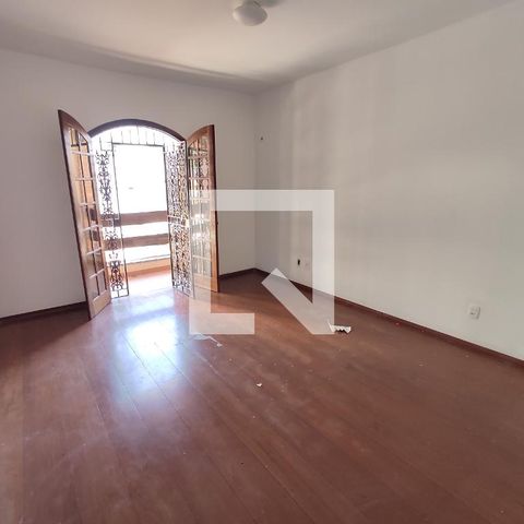 Casa à venda com 214m², 3 quartos e 2 vagas Casa à venda com 214m², 3 quartos e 2 vagasSuíte
