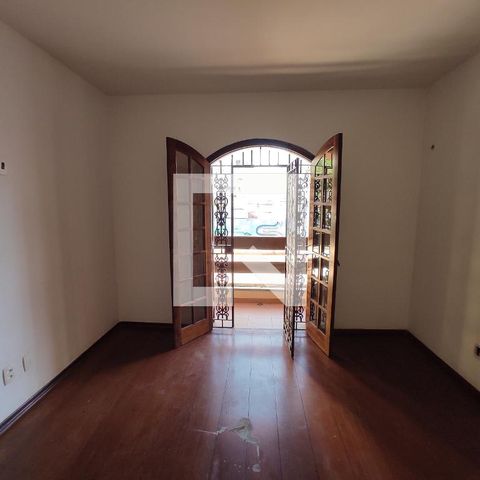 Casa à venda com 214m², 3 quartos e 2 vagas Casa à venda com 214m², 3 quartos e 2 vagasSuíte