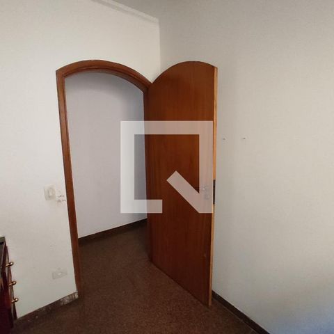 Casa à venda com 214m², 3 quartos e 2 vagas Casa à venda com 214m², 3 quartos e 2 vagasEscritório