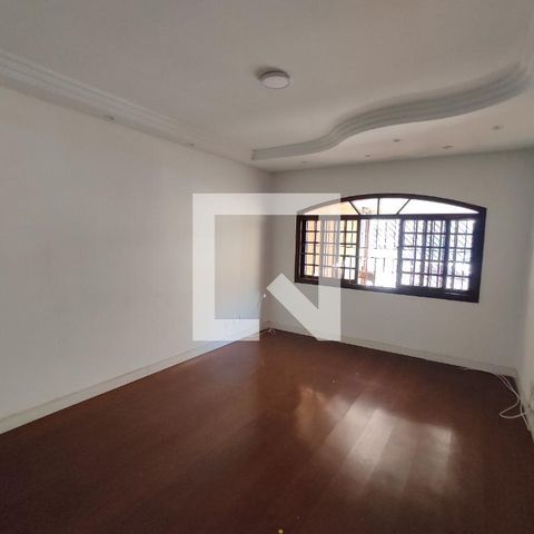 Casa à venda com 214m², 3 quartos e 2 vagas Casa à venda com 214m², 3 quartos e 2 vagasSala