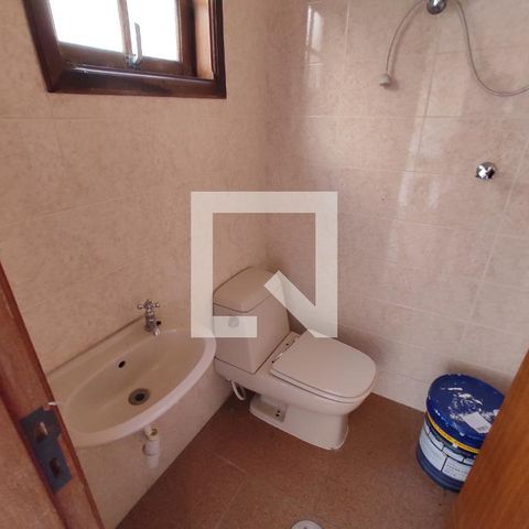 Casa à venda com 214m², 3 quartos e 2 vagas Casa à venda com 214m², 3 quartos e 2 vagasBanheiro de Serviço