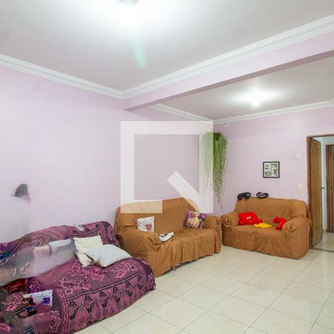 Casa à venda com 380m², 5 quartos e 6 vagasSala