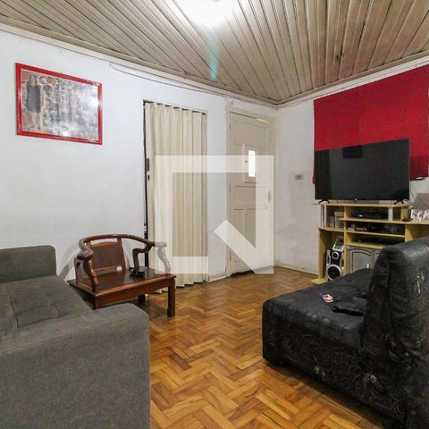 Casa à venda com 110m², 2 quartos e 2 vagas Casa à venda com 110m², 2 quartos e 2 vagasSala