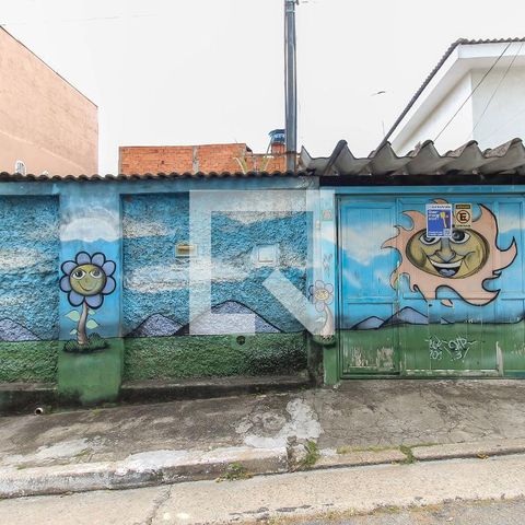 Casa à venda com 110m², 2 quartos e 2 vagas Casa à venda com 110m², 2 quartos e 2 vagasFachada