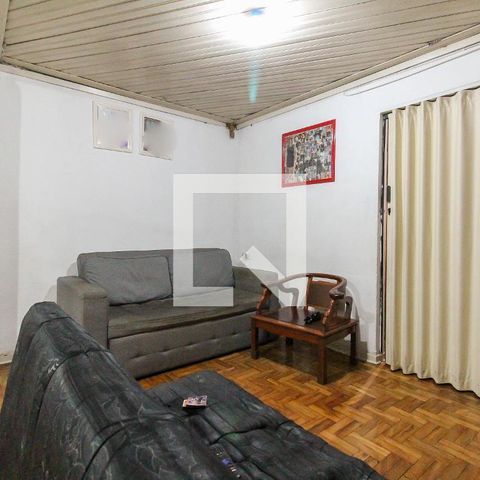 Casa à venda com 110m², 2 quartos e 2 vagas Casa à venda com 110m², 2 quartos e 2 vagasSala