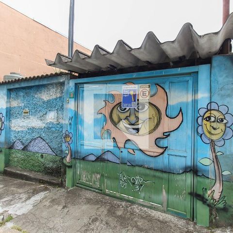Casa à venda com 110m², 2 quartos e 2 vagas Casa à venda com 110m², 2 quartos e 2 vagasFachada