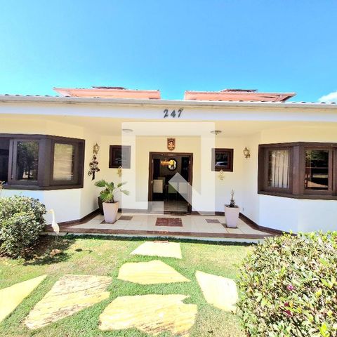 Casa para alugar com 1320m², 5 quartos e 4 vagasFachada da casa