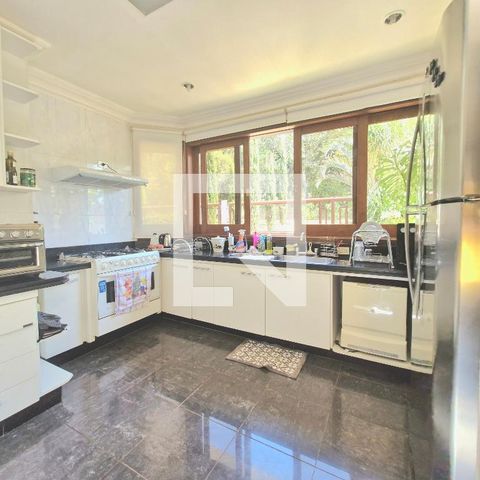 Casa para alugar com 1320m², 5 quartos e 4 vagasCozinha - Armários