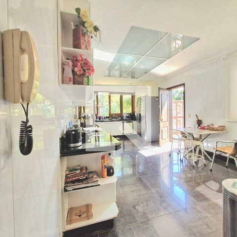 Casa para alugar com 1320m², 5 quartos e 4 vagasCozinha - Armários