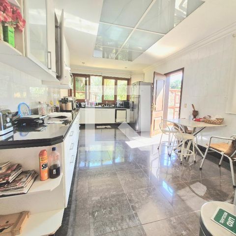 Casa para alugar com 1320m², 5 quartos e 4 vagasCozinha - Armários