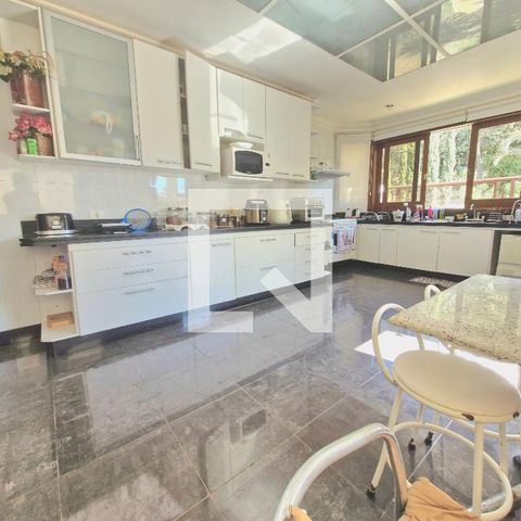 Casa para alugar com 1320m², 5 quartos e 4 vagasCozinha - Armários