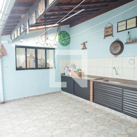 Casa à venda com 223m², 3 quartos e 3 vagasÁrea - Churrasqueira