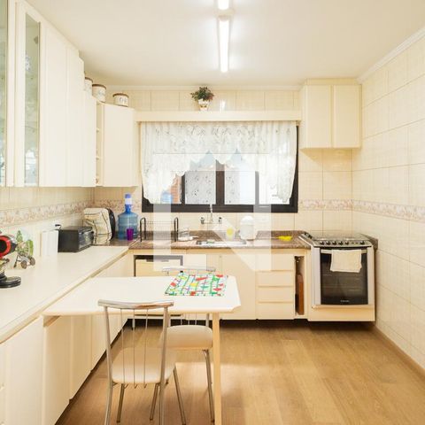 Casa à venda com 223m², 3 quartos e 3 vagasCozinha 