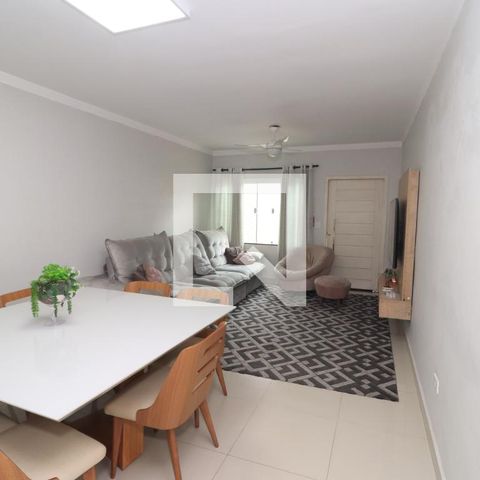 Casa à venda com 140m², 3 quartos e 3 vagasSala de TV