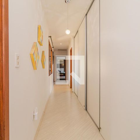 Casa de condomínio para alugar com 450m², 4 quartos e 3 vagas Casa de condomínio para alugar com 450m², 4 quartos e 3 vagasCorredor