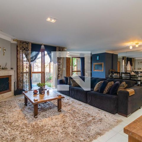 Casa de condomínio para alugar com 450m², 4 quartos e 3 vagas Casa de condomínio para alugar com 450m², 4 quartos e 3 vagasSala