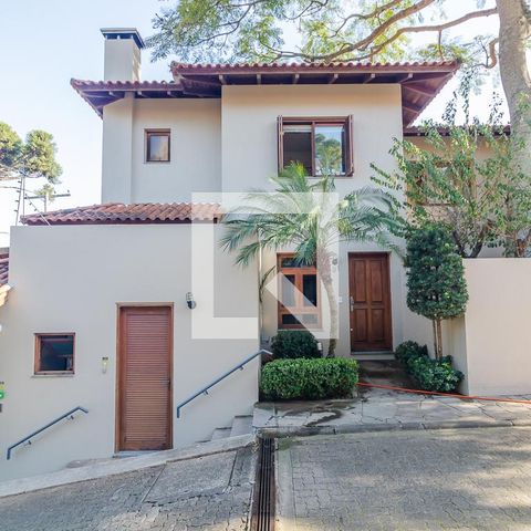 Casa de condomínio para alugar com 450m², 4 quartos e 3 vagas Casa de condomínio para alugar com 450m², 4 quartos e 3 vagasFachada da casa