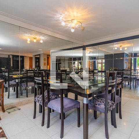 Casa de condomínio para alugar com 450m², 4 quartos e 3 vagas Casa de condomínio para alugar com 450m², 4 quartos e 3 vagasSala