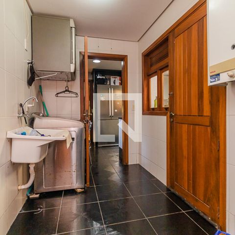 Casa de condomínio para alugar com 450m², 4 quartos e 3 vagas Casa de condomínio para alugar com 450m², 4 quartos e 3 vagasÁrea de Serviço