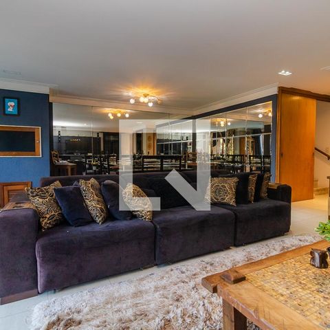 Casa de condomínio para alugar com 450m², 4 quartos e 3 vagas Casa de condomínio para alugar com 450m², 4 quartos e 3 vagasSala