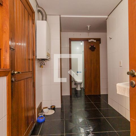 Casa de condomínio para alugar com 450m², 4 quartos e 3 vagas Casa de condomínio para alugar com 450m², 4 quartos e 3 vagasÁrea de Serviço