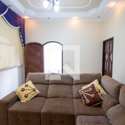 Casa à venda com 369m², 5 quartos e 3 vagasSala