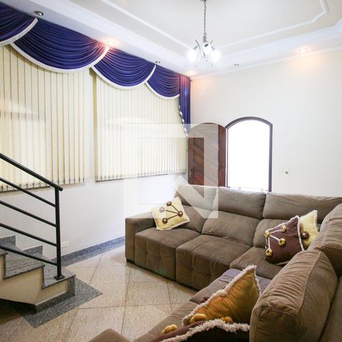 Casa à venda com 369m², 5 quartos e 3 vagasSala