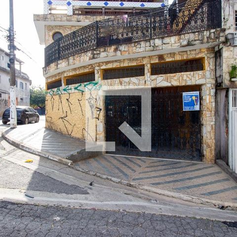 Casa à venda com 369m², 5 quartos e 3 vagasFachada