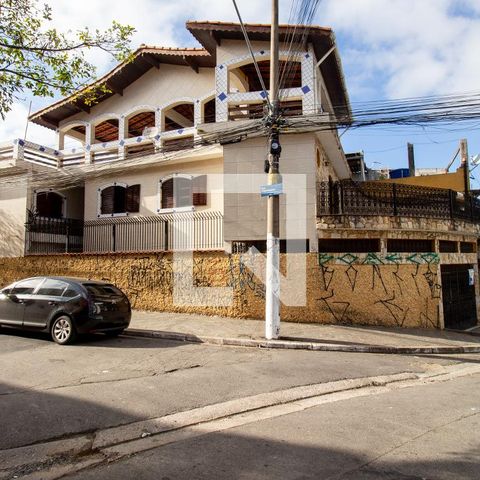 Casa à venda com 369m², 5 quartos e 3 vagasFachada