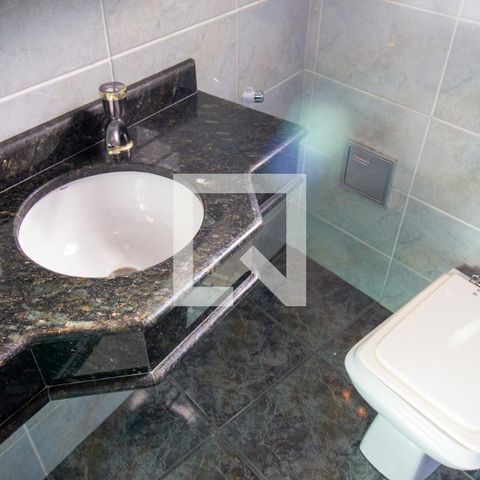 Casa à venda com 369m², 5 quartos e 3 vagasBanheiro 2 / Suíte