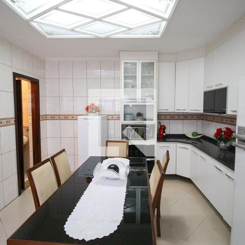 Casa à venda com 369m², 5 quartos e 3 vagasCozinha