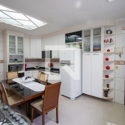 Casa à venda com 369m², 5 quartos e 3 vagasCozinha