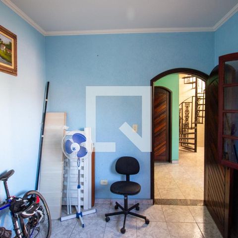 Casa à venda com 369m², 5 quartos e 3 vagasQuarto 4