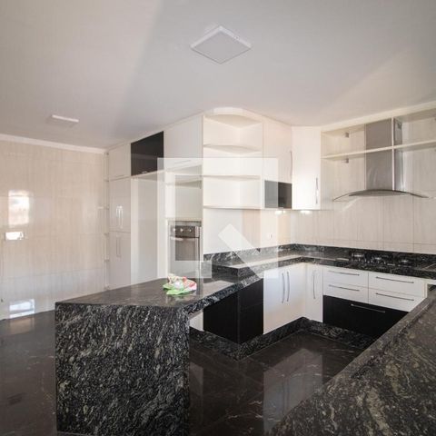 Casa à venda com 1200m², 3 quartos e 5 vagas Casa à venda com 1200m², 3 quartos e 5 vagasCozinha