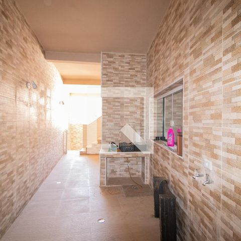 Casa à venda com 1200m², 3 quartos e 5 vagas Casa à venda com 1200m², 3 quartos e 5 vagasÁrea de Serviço
