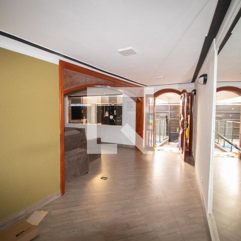 Casa à venda com 1200m², 3 quartos e 5 vagas Casa à venda com 1200m², 3 quartos e 5 vagasSala