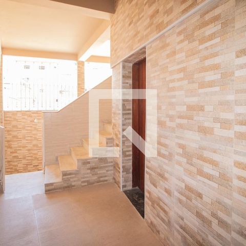 Casa à venda com 1200m², 3 quartos e 5 vagas Casa à venda com 1200m², 3 quartos e 5 vagasEscada
